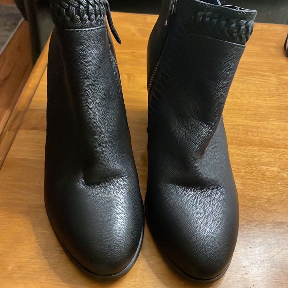Mia booties - Picture 2 of 6